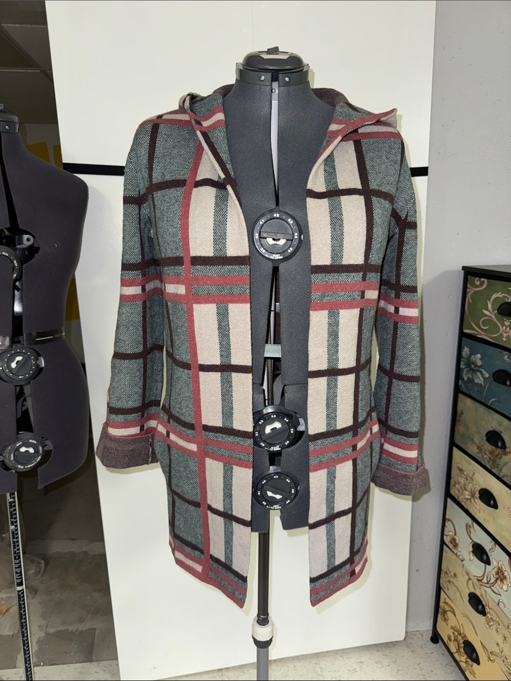 VGUC bobeau Hooded Plaid Open-Front Coatigan in Green, Cream & Burgundy